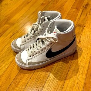 Nike Blazer Mid '77 Kids size 4.5